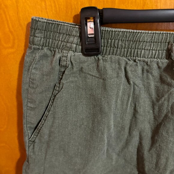 St. John’s Bay shorts Green with Drawstring and elastic waist - Picture 3 of 12